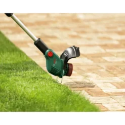 Akkuruohotrimmeri Bosch UniversalGrassCut 18V-26-500, 18V, 2.0Ah akulla