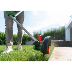 Akkutrimmeri Bosch UniversalGrassCut 18-260, 18V, 2x2.0Ah akuilla