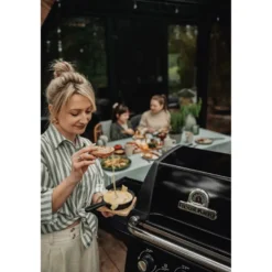 Kaasugrilli Broil King Royal 390 Shadow, 3 poltinta, sivukeitin, varraspaahdin
