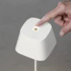 LED-pöytävalaisin Konstsmide Capri, ladattava, valkoinen