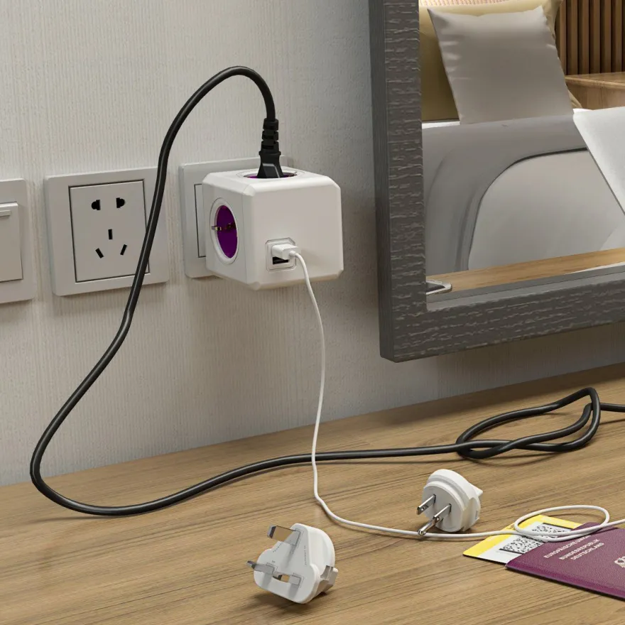 Pistorasia Allocacoc PowerCube Rewirable, 4-osainen + 2 x USB, lila/valkoinen