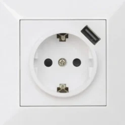 Pistorasia USB-laturilla Malmbergs Delta, 1-osainen, 1 x USB, valkoinen