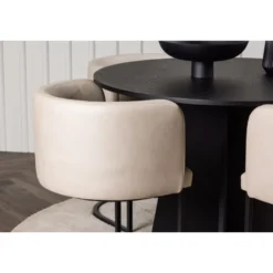 Ruokailuryhmä Venture Home, ⌀110cm musta Bootcut-pöytä + 4 Simrishman-tuolia