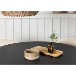 Ruokailuryhmä Venture Home, ⌀110cm musta Bootcut-pöytä + 4 beigeä Berit-tuolia, sametti