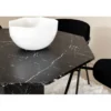 Ruokailuryhmä Venture Home, ⌀110cm musta Marbs-pöytä + 4 mustaa Arrow-tuolia