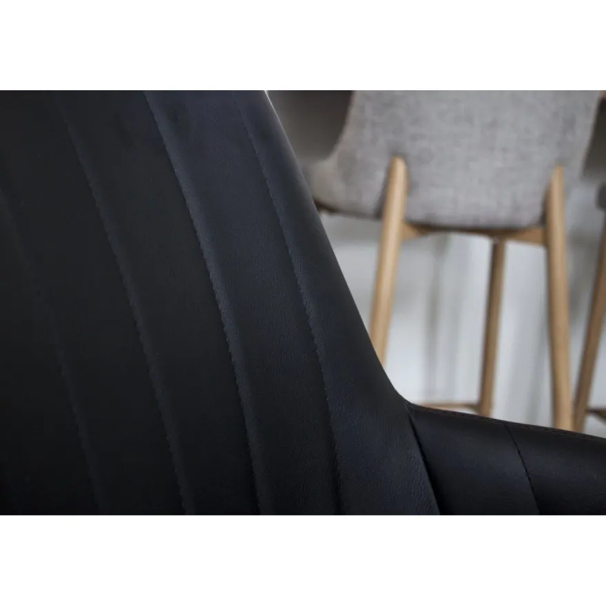 Ruokailuryhmä Venture Home, ⌀100cm musta Plaza-pöytä + 4 mustaa Comfort PU -tuolia