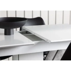 Ruokailuryhmä Venture Home, jatkettava Disa-pöytä + 4 mustaa Zeno-tuolia