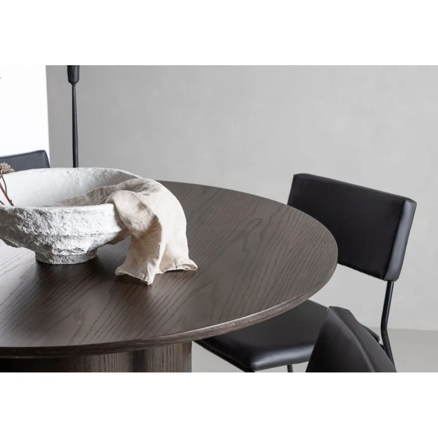 Ruokailuryhmä Venture Home, Olivia-pöytä + 4 mustaa Kenth-tuolia, keinonahka