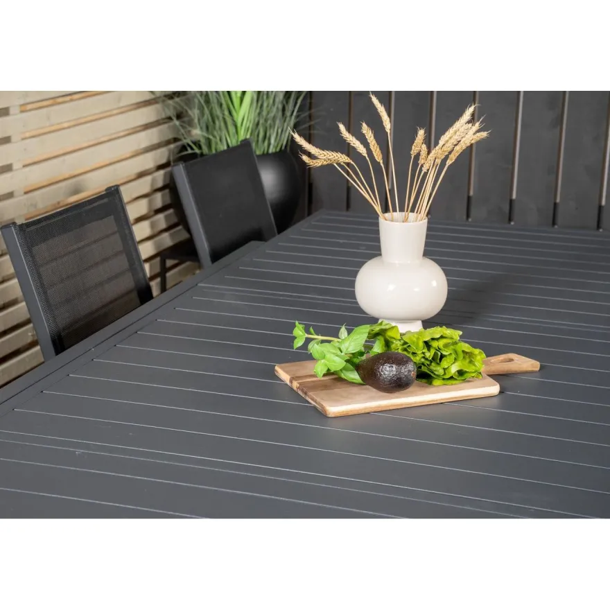 Ruokailuryhmä Venture Home,160/240x100cm jatkettava musta Marbella-pöytä + 8 mustaa, pinottavaa Parma-tuolia