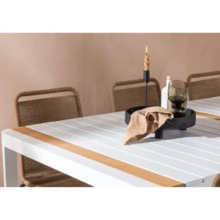 Ruokailuryhmä Venture Home, 200x100cm valkoinen/tiikki Togo-pöytä + 6 ruskeaa, pinottavaa Lindos-tuolia