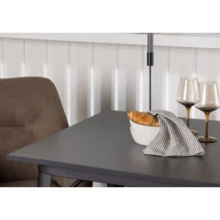 Ruokailuryhmä Venture Home, 80x80cm musta Tempe-pöytä + 2 ruskeaa Tomorrow-tuolia