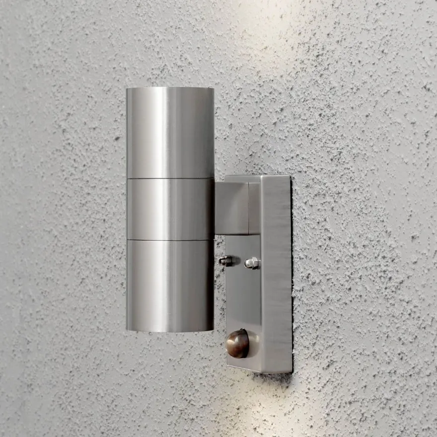 Seinävalaisin Konstsmide Modena 7542-000, 65x110x200mm, ylös/alas, liiketunnistimella, rst