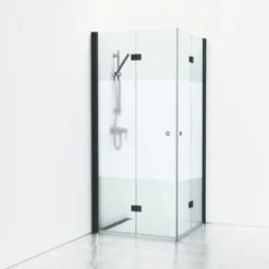 Suihkunurkka Svedbergs Skoga taiteovilla, eri kokoja, puolihuurrettu lasi