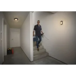Ulkoseinävalaisin Osram Bulkhead Essential ovaali E27 IP54